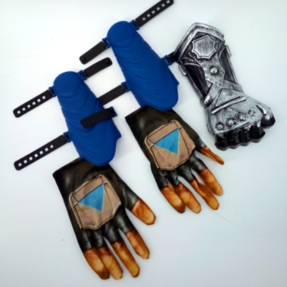 Child Costume Bundle Gloves and Wrist Guards Superman The Mandalorian Knight - Picture 7 of 7
